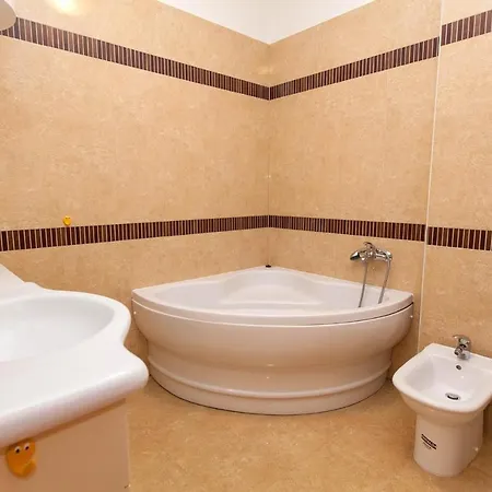 Two-bedroom In Dramalj Xi
