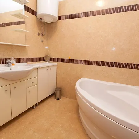 Two-bedroom In Dramalj Xi *
