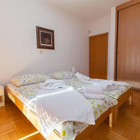 Two-bedroom In Dramalj Xi * Klanfari