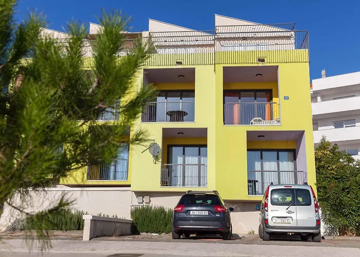 Two-bedroom In Xi Appartamento Dramalj